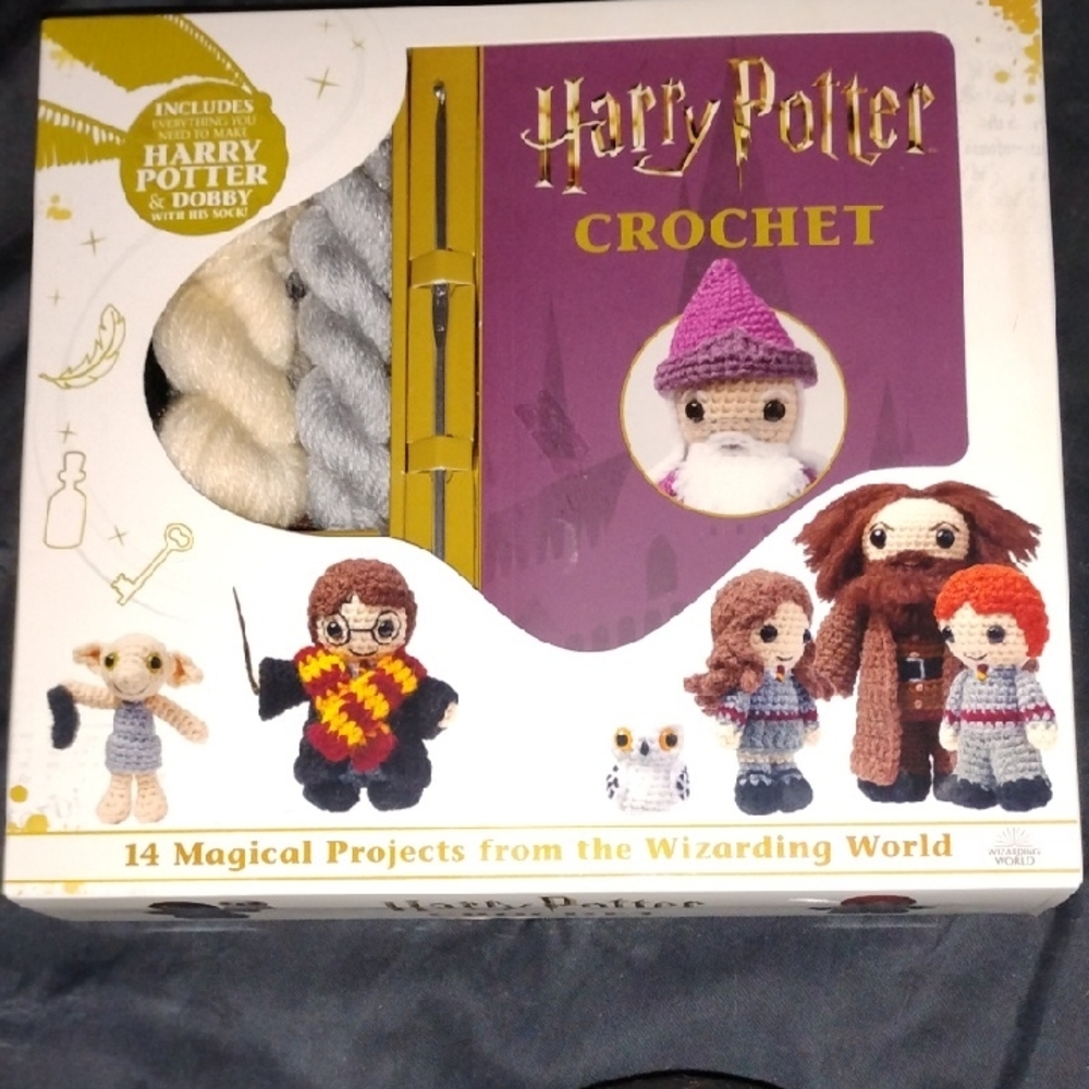 Warner Bros. Crochet Kit with Yarn